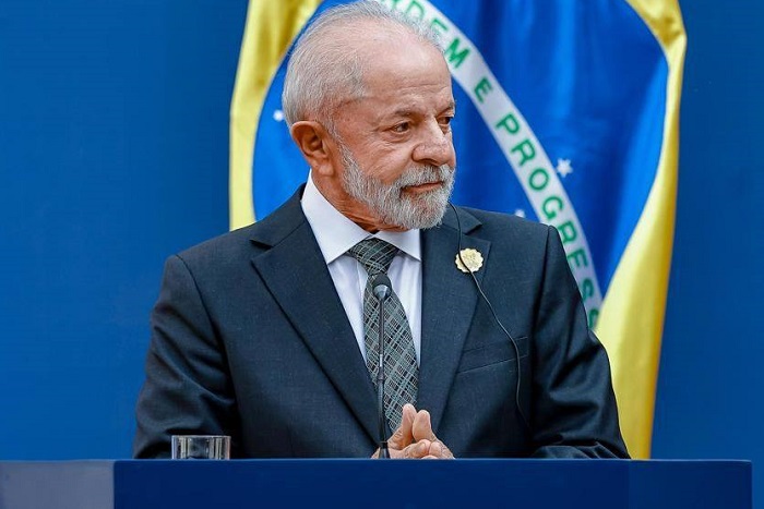 1. Presiden Lula menolak tarif AS dan tegaskan hak rakyat atas logam tanah jarang nasional. (Facebook.com @Lula)